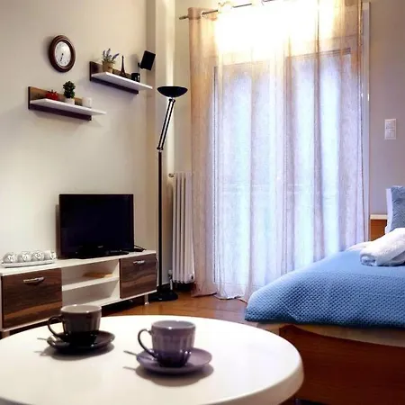 Pythea's In Historic Center Of Apartment